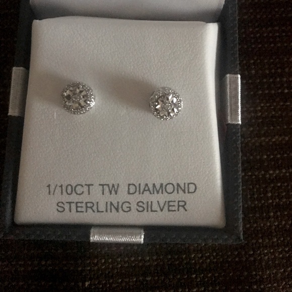 Diamond earrings - Picture 1 of 3